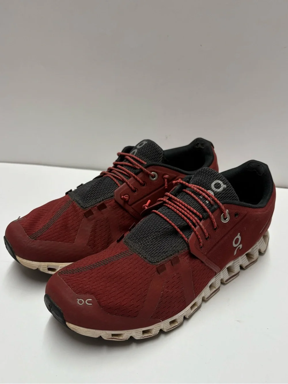 On Cloud Red and Black Athletic Tennis Running Shoes Burgundy Wine Sz 9.5